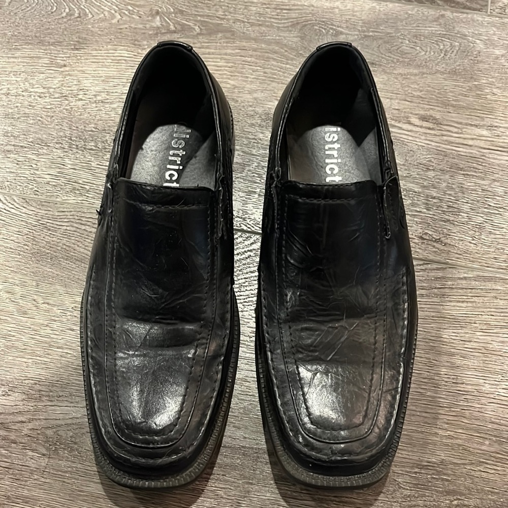 Men’s black leather dress shoe